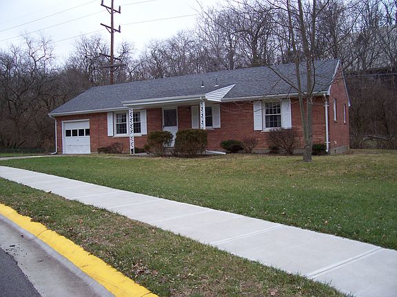 2nd image of 1115 S Locust St