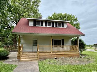 425 Elm St, Victoria, IL 61485