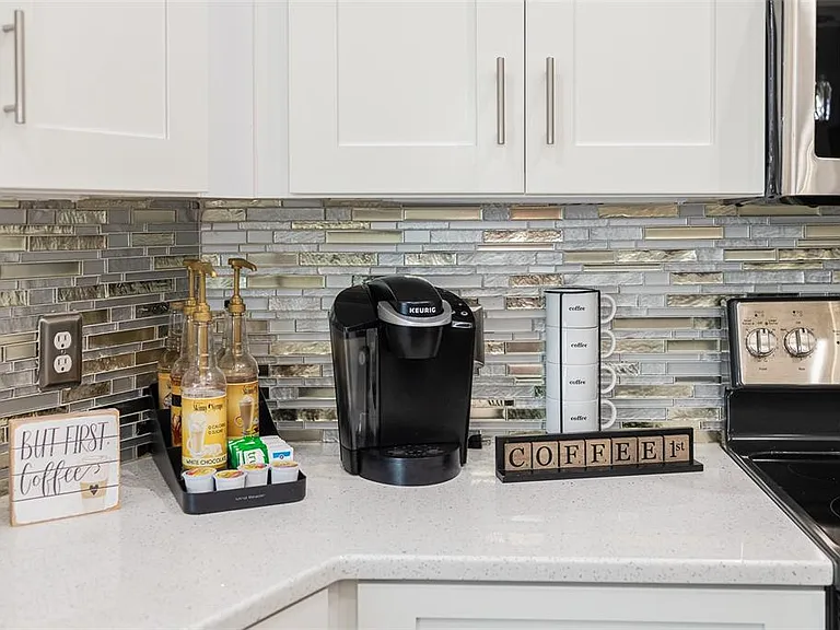 5864 Manchester Dr W — Photo 12