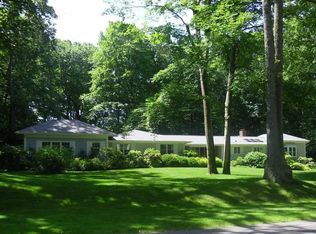 26 Snowberry Ln, New Canaan, CT 06840