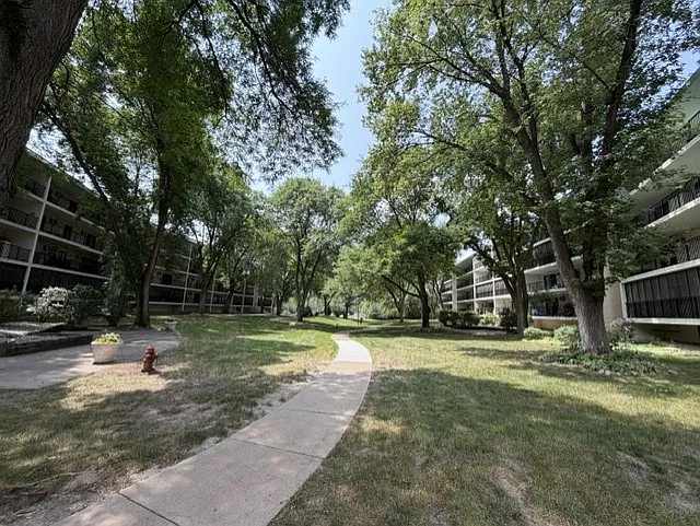 10521 Cedar Lake Rd #514 — Photo 15