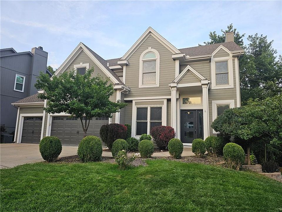 1st image of 13916 W 72nd St