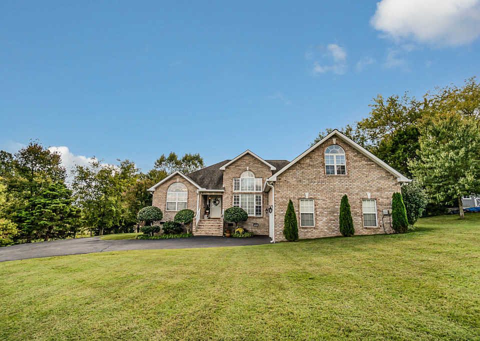 1st image of 1443 Oak Leaf Dr