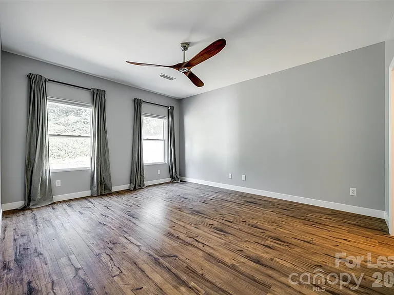 440 Battery Cir — Photo 16