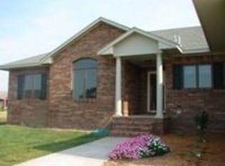 706 Stone Creek Dr, Newton, KS 67114