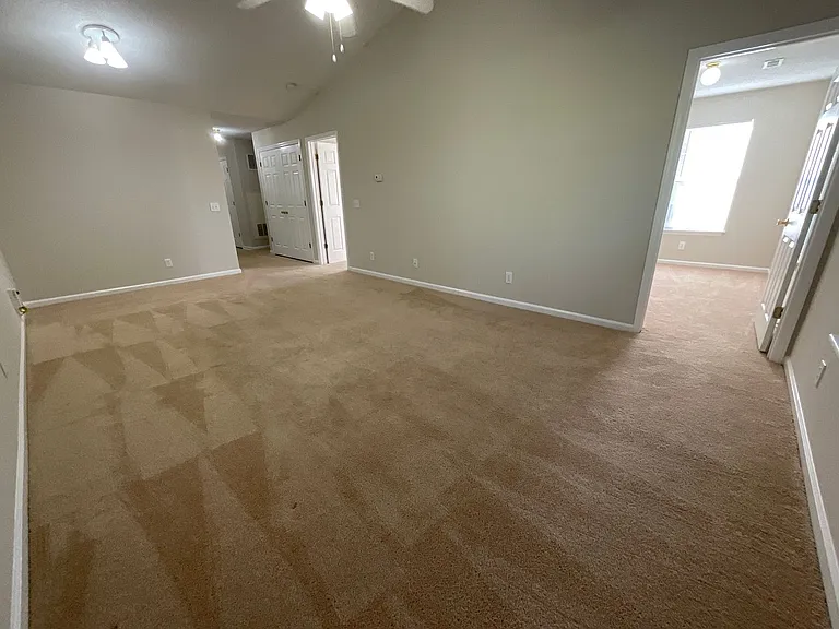 Meridian Park Apartments — Photo 26