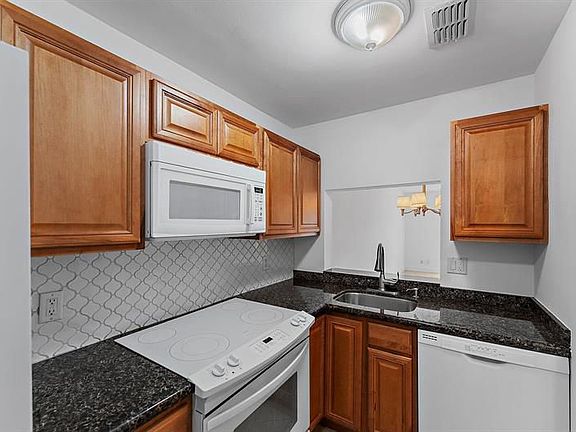 5th image of 406 N Cypress Dr