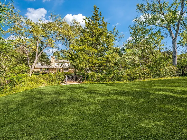 10534 Royal Springs Dr — Photo 14