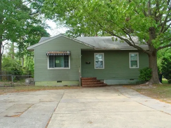 15 Lee Rd, Newport News, VA 23605