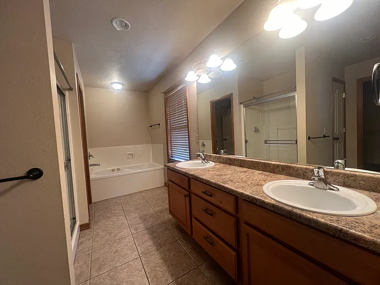 869 W Pembrook Ave — Photo 5