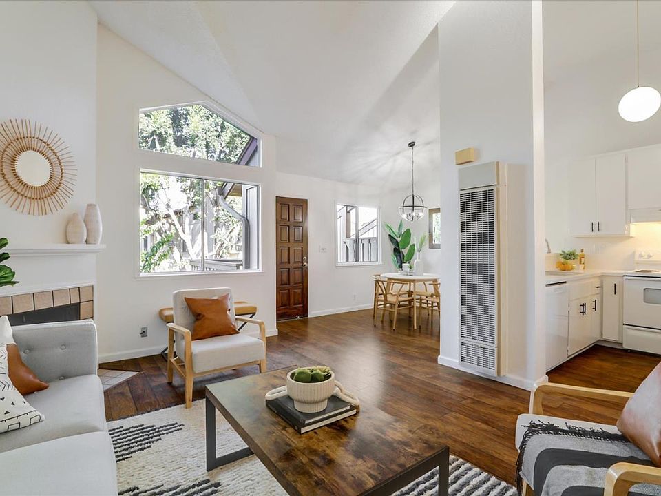 1st image of 390 Coyote Creek Cir