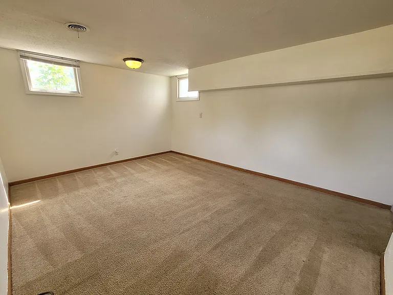 422 Belmont St — Photo 1
