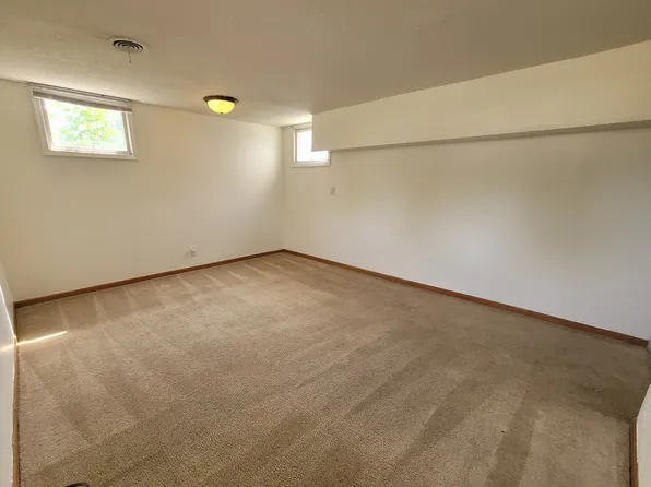 422 Belmont St, Dickinson, ND 58601