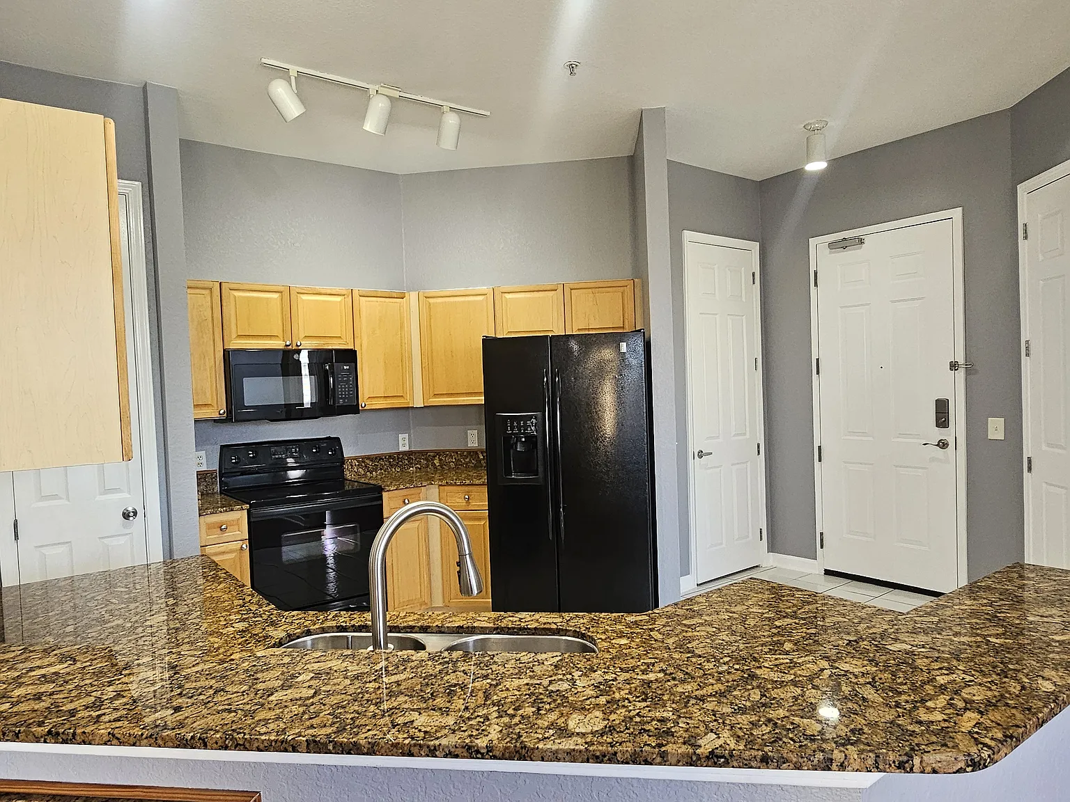 2 bed, 1261 sqft, $1,650 — Photo 2
