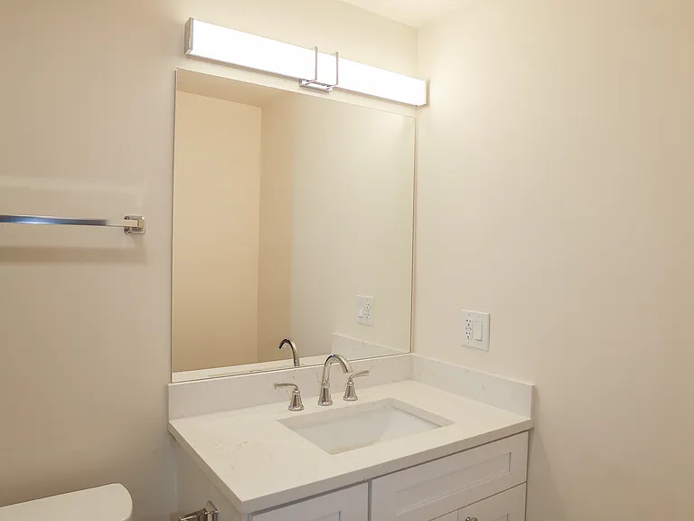 2342 N Lawndale Ave #B — Photo 12