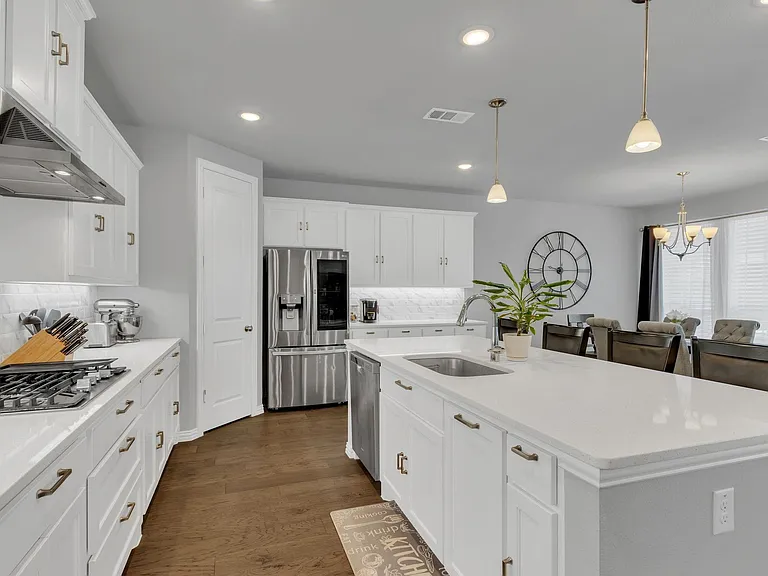 3908 Lucan Ln — Photo 11