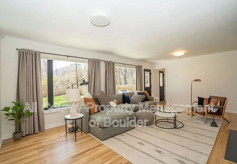 1330 Cedar Ave — Photo 4