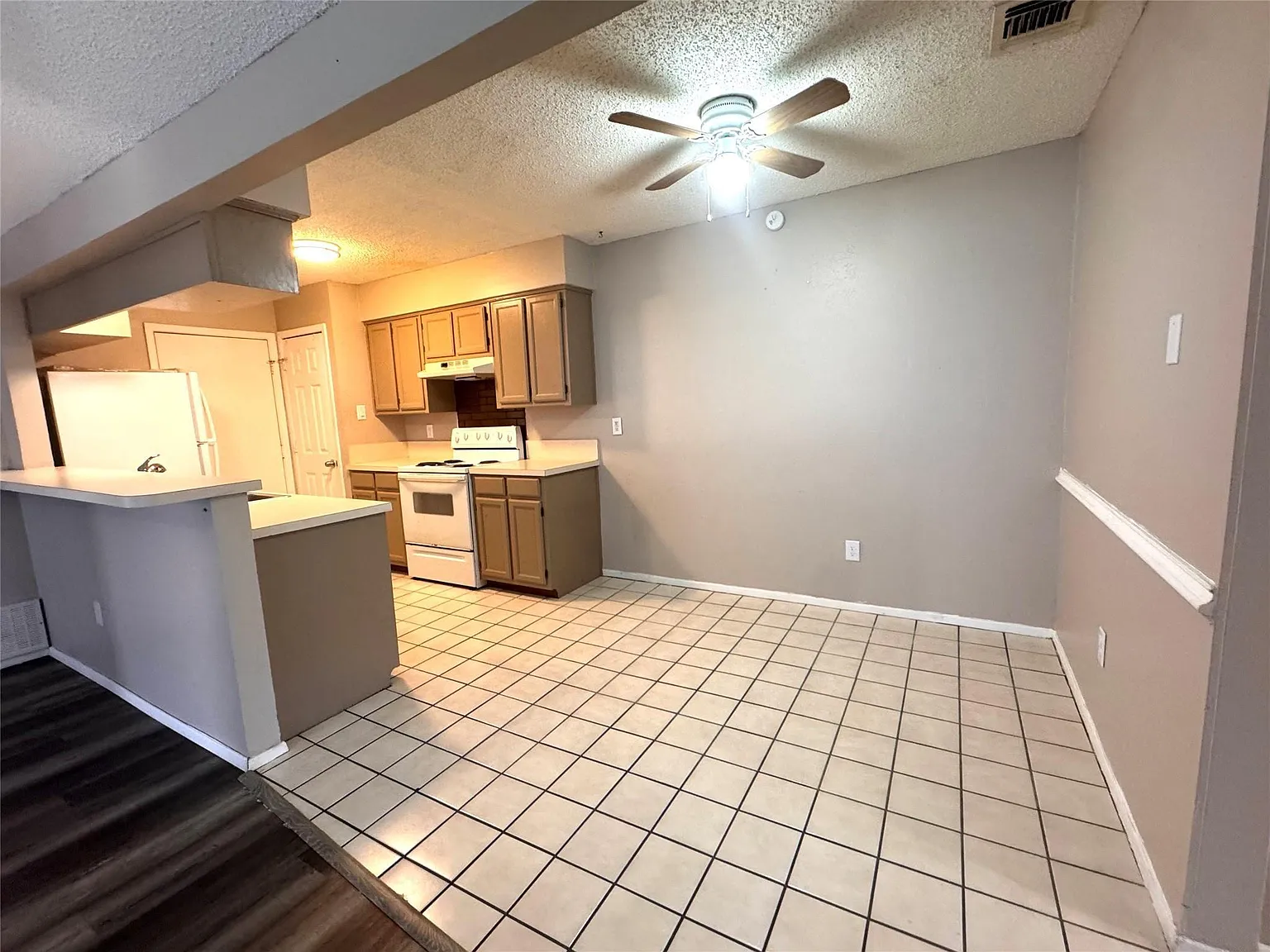 3 bed, 1362 sqft, $1,995 — Photo 4