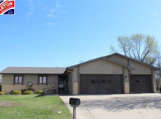 2205 Timber Creek Dr, Manhattan, KS 66502