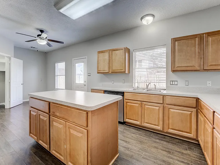 12415 Silversmine Dr — Photo 10