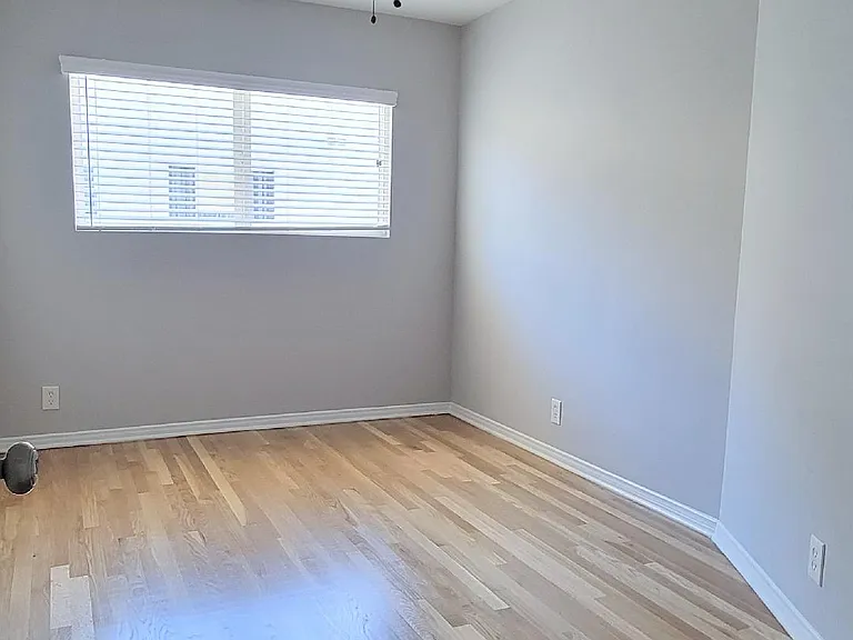 1802 N Wilton Pl — Photo 8