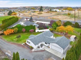677 Gore Rd, Selah, WA 98942