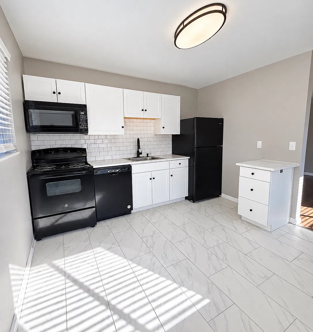 2 bed, 1100 sqft, $1,250 — Photo 1