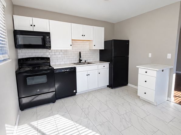 11 Bordeaux Dr APT 4