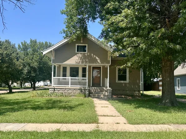 210 2nd St, Linn, KS 66953