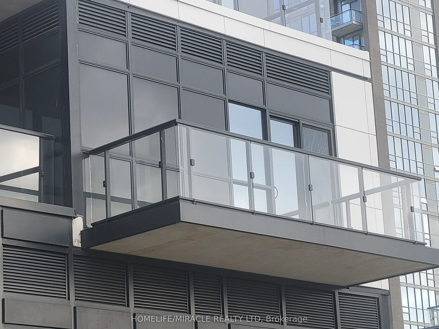 15 Watergarden Dr — Photo 3
