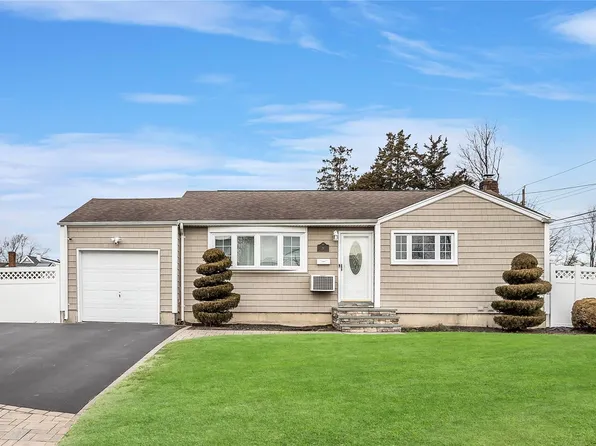 39 Chestnut Drive, Bay Shore, NY 11706