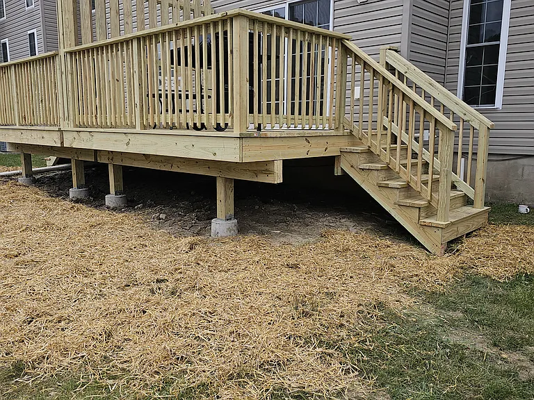 658 S Keyser Ave — Photo 2