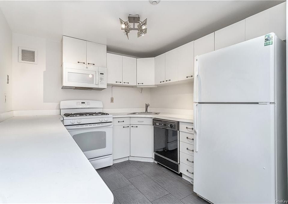 1st image of 1376 Midland Ave APT 410