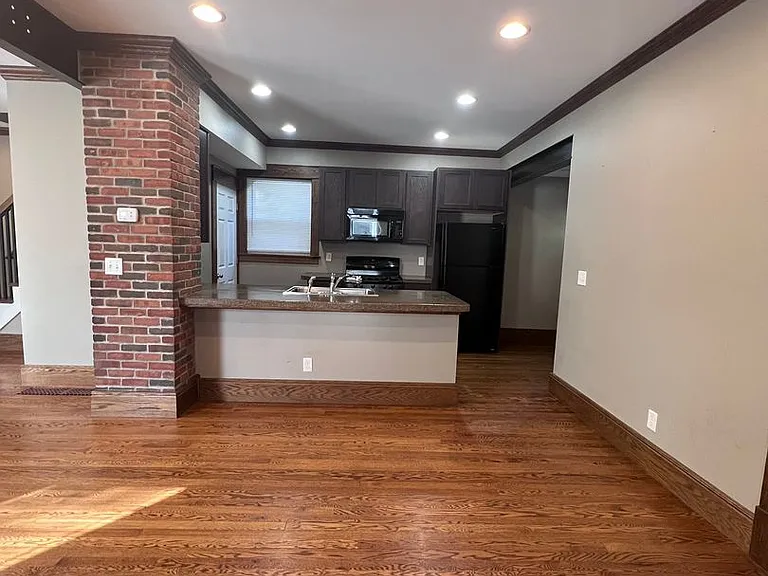 1025 Sherman St SE — Photo 8