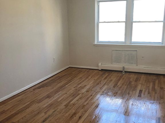 3rd image of 2363 E 19th St