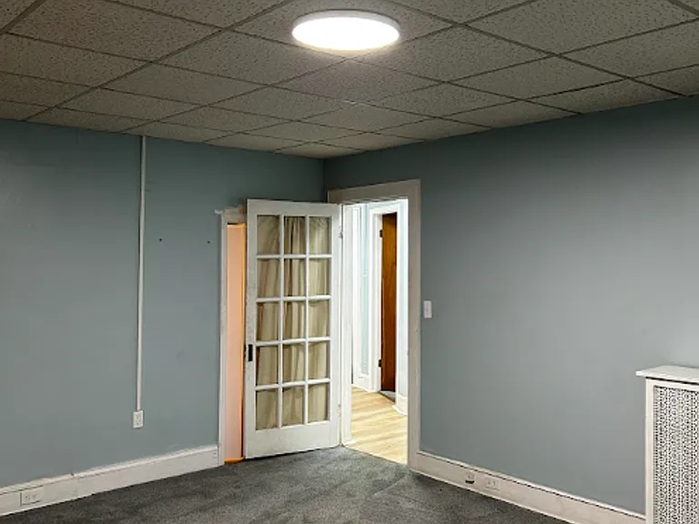 1638 Sanderson Ave — Photo 12