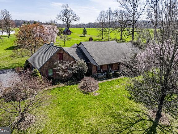 3rd image of 712 Vinemont Rd