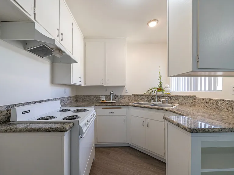 10725 Acama St — Photo 72