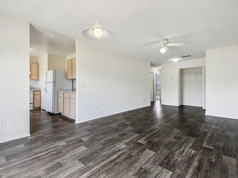Pasco Woods Apartments — Photo 35