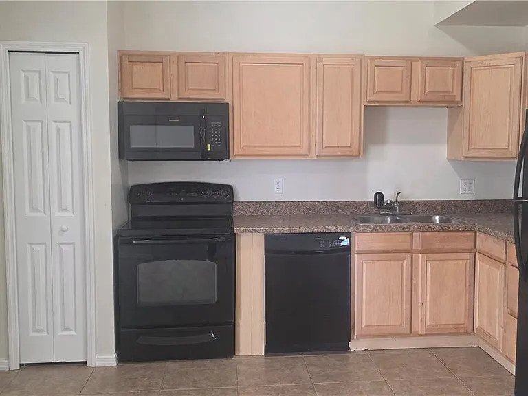 137 Milwaukee Blvd — Photo 4