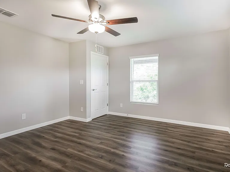 856 Anchor St E — Photo 13