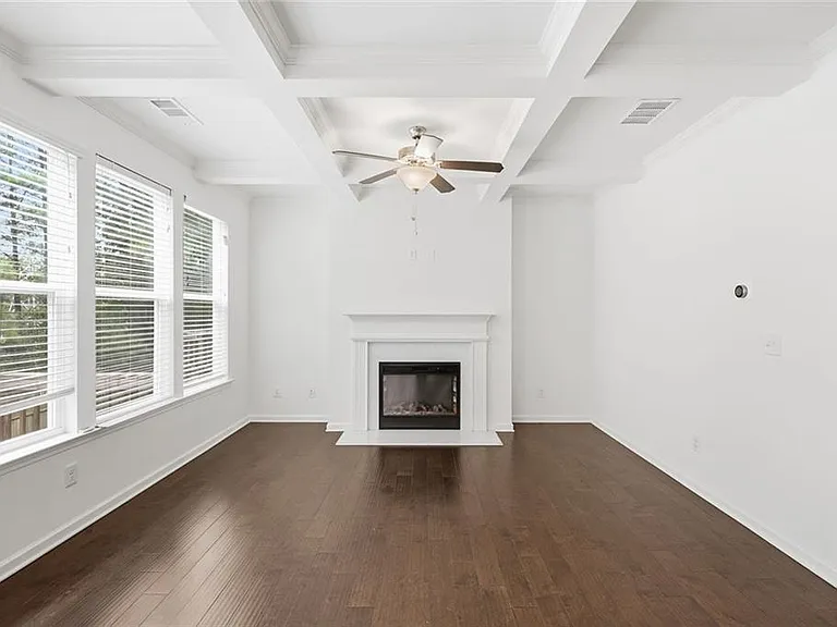 586 Morrow Ln SW — Photo 7