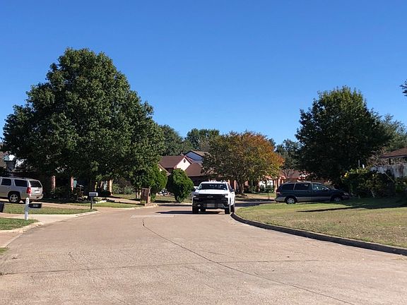 5th image of 205 Mahogany Dr
