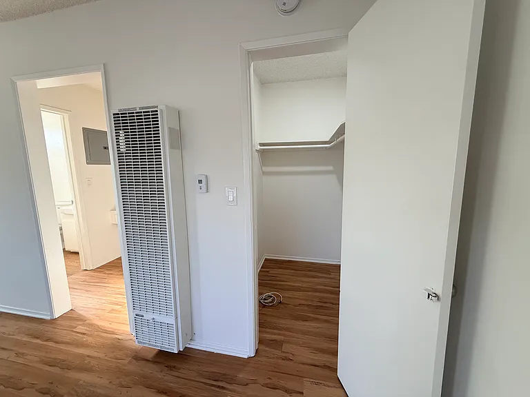 4855 Lexington Ave #13 — Photo 10