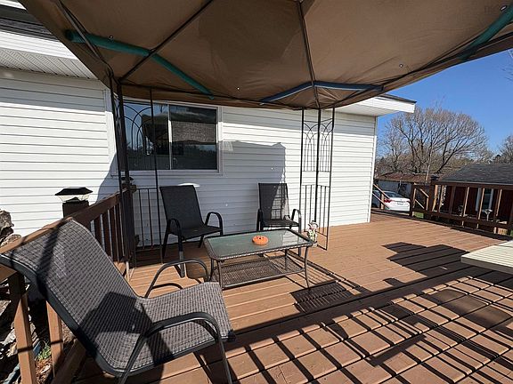 3rd image of 854 Marshdale Rd