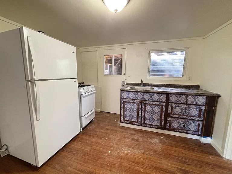 1228 Halona Pl — Photo 6