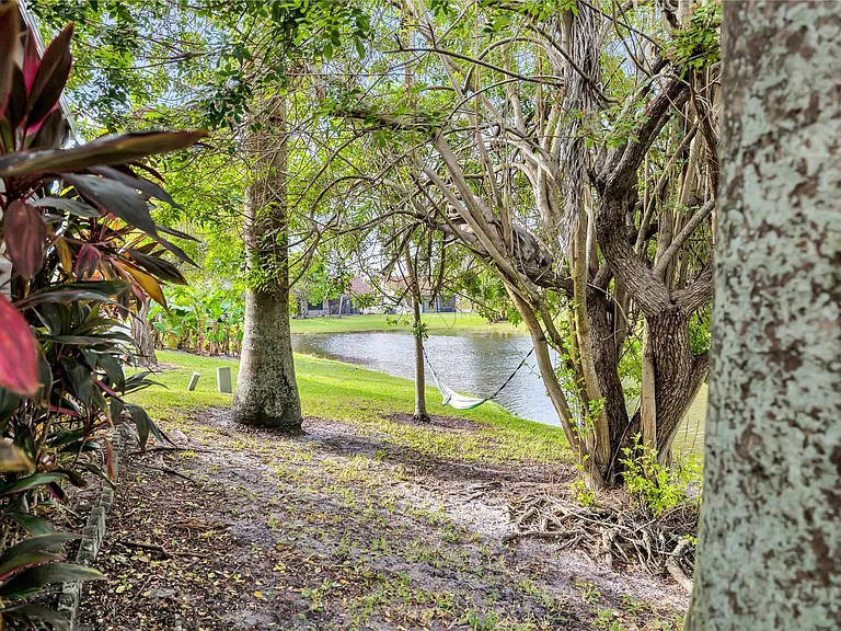 5568 American Cir — Photo 44