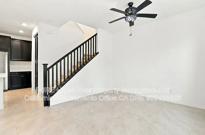 3 bed, 3.0 bath, 1263 sqft, $2,695 — Photo 3