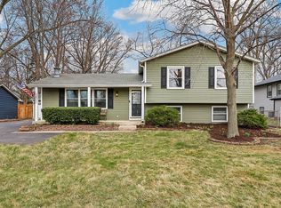 26W524 Jewell Rd, Winfield, IL 60190