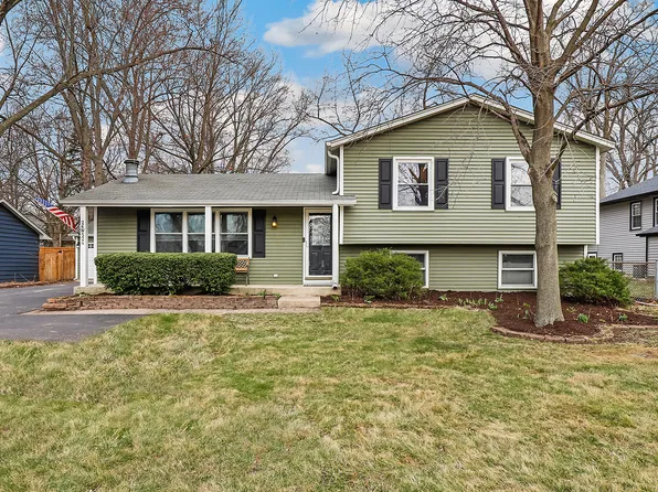 26W524 Jewell Rd, Winfield, IL 60190